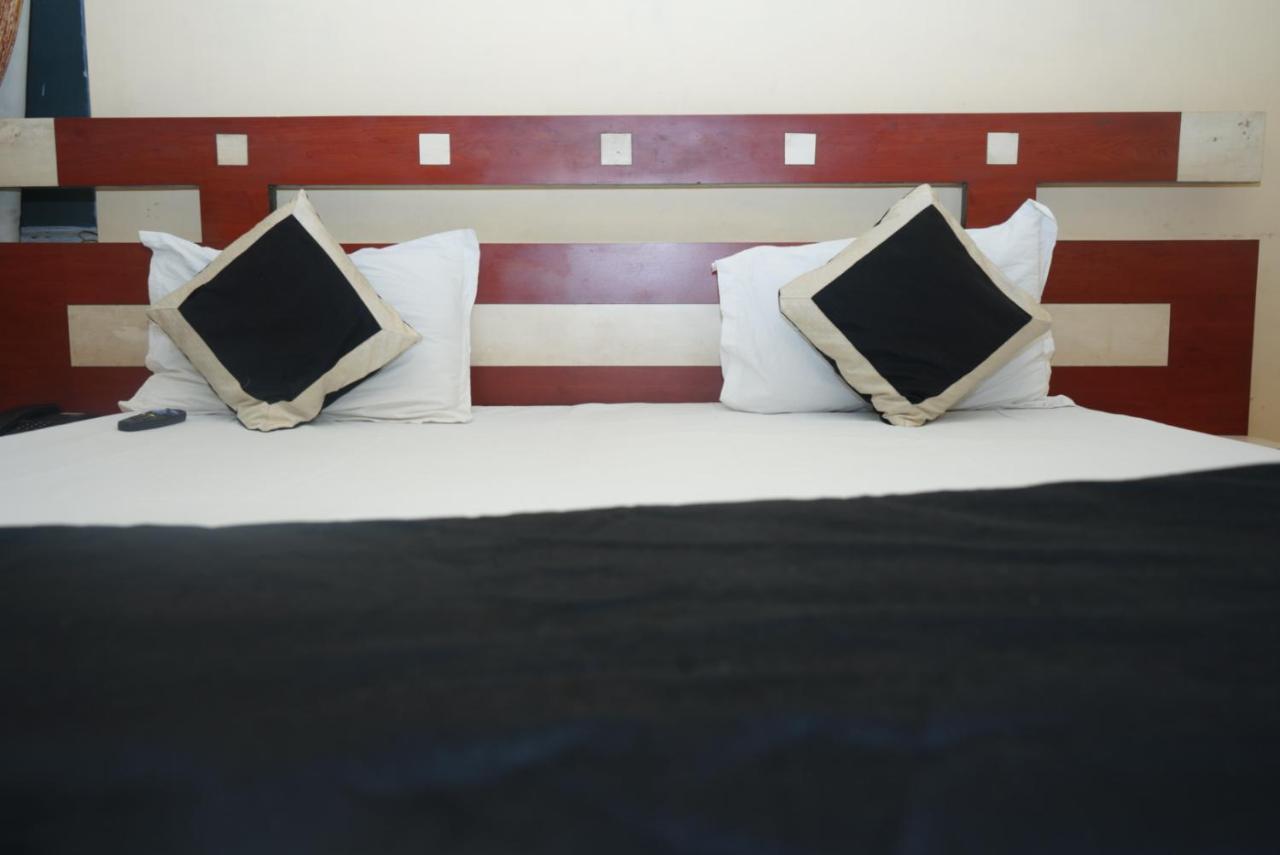 Hotel Nirmal Palace Kānpur Eksteriør bilde