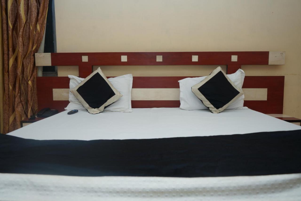 Hotel Nirmal Palace Kānpur Eksteriør bilde