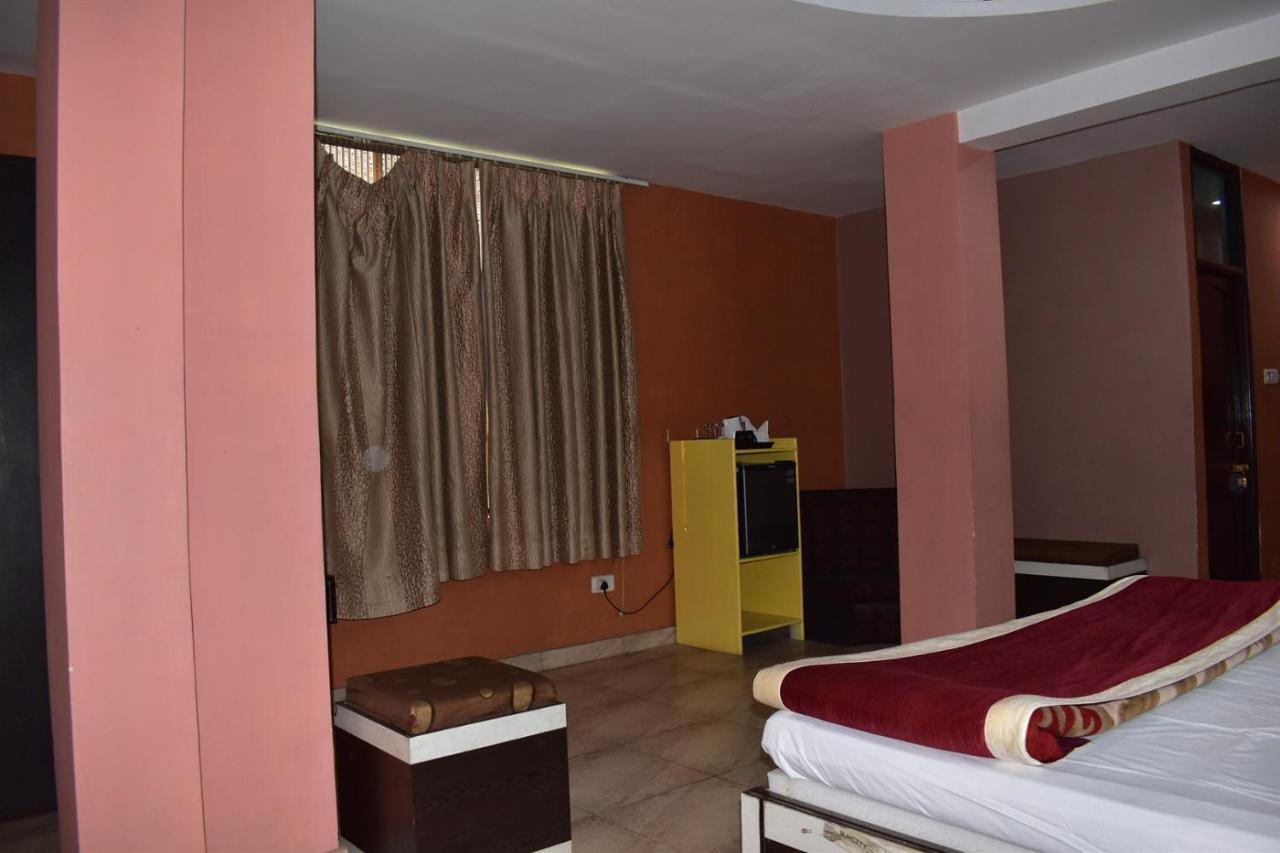 Hotel Nirmal Palace Kānpur Eksteriør bilde